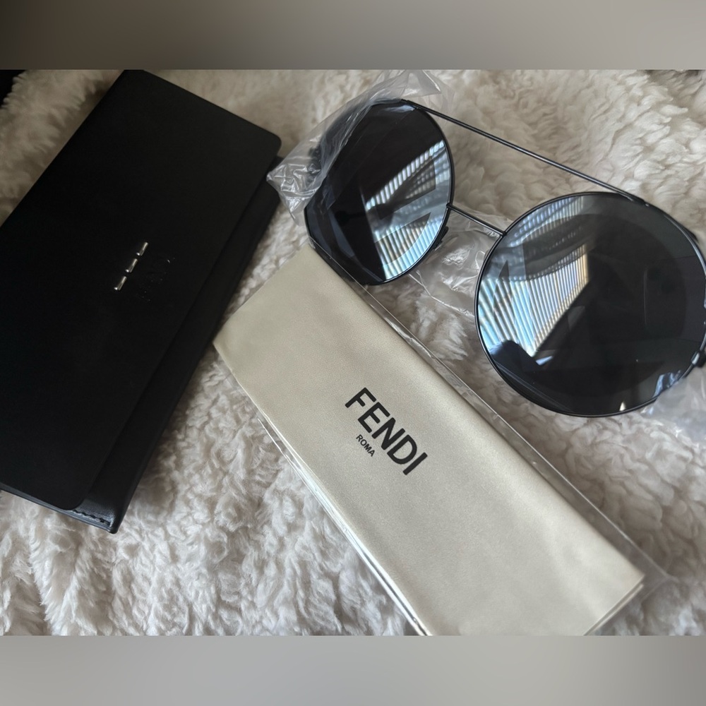 Fendi Round Black Sunglasses Logo